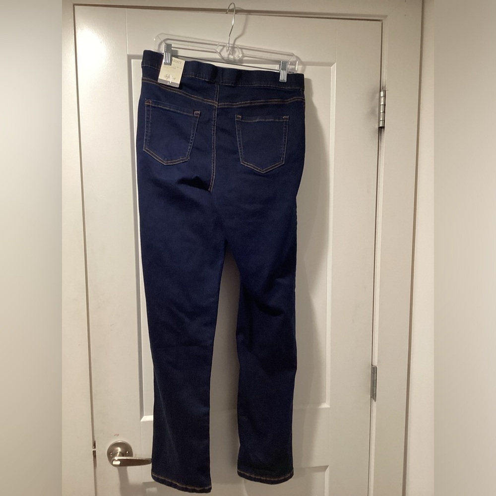 NWT Style & Co Size L Pull On Straight Leg Jeans - Picture 2 of 6